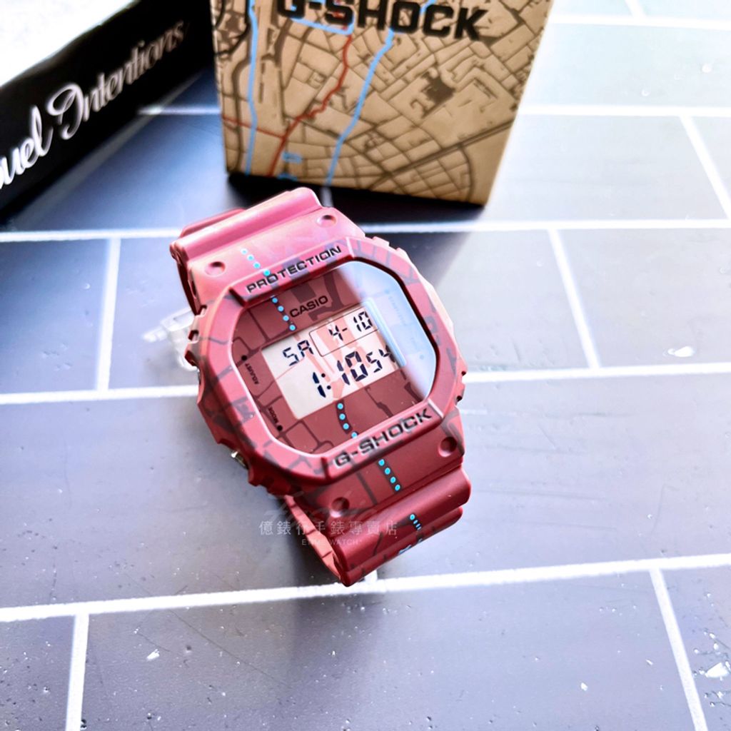 Casio DW-5600SBY-4 мужские часы застежка крупным планом