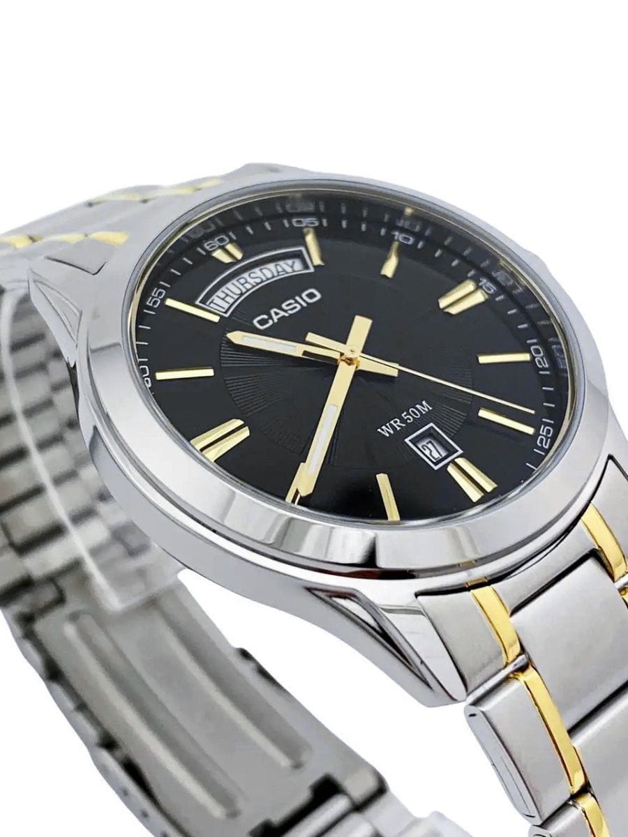 Casio MTP-1381G-1A мужские часы застежка крупным планом