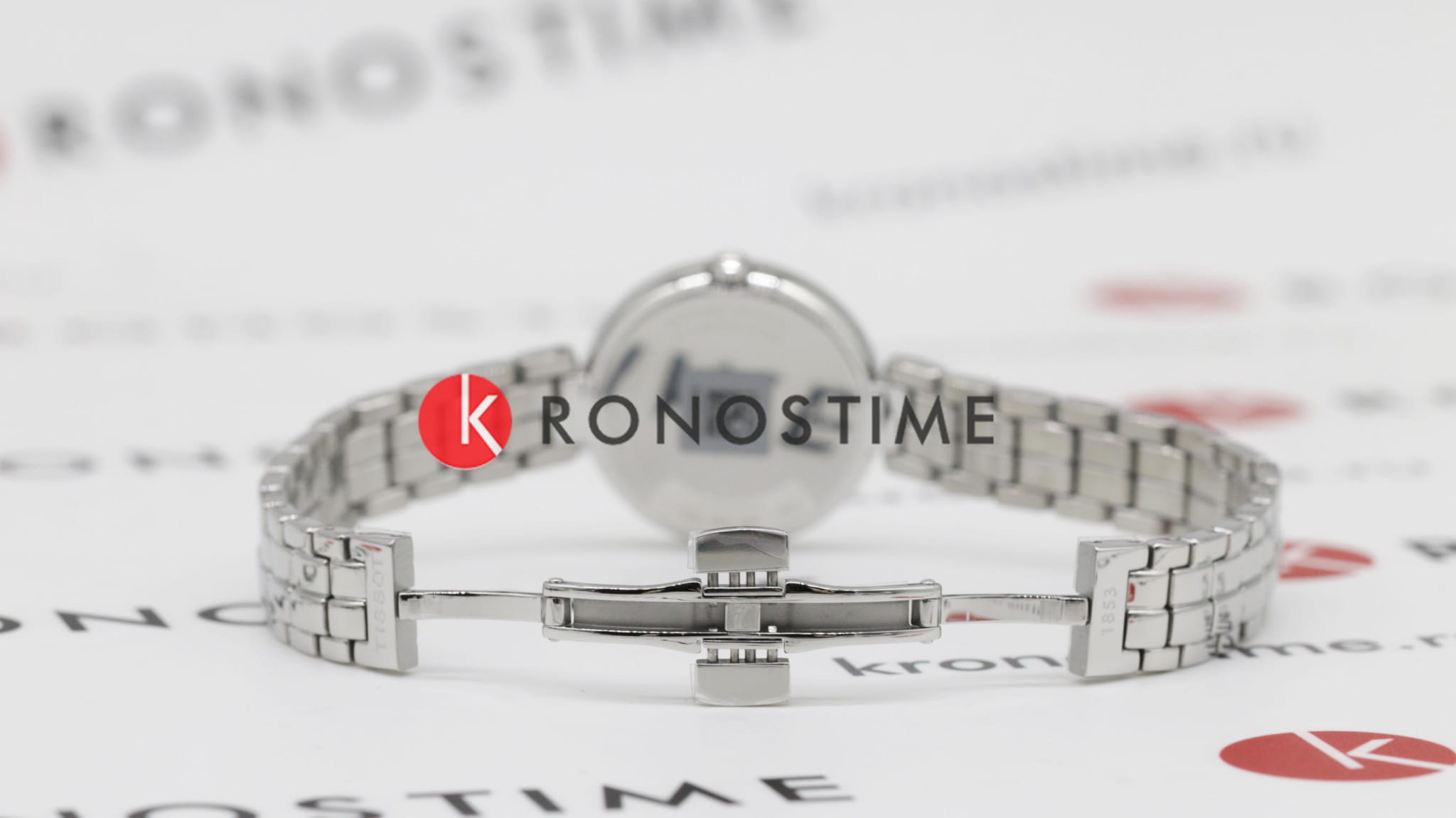 Tissot T0942101111602 женские часы застежка крупным планом