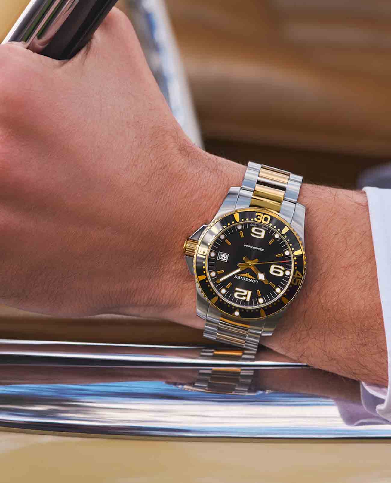 Оригинальные часы Longines Longines Hydroconquest L3.740.3.56.7 кварцевые калибр механизма l157 (eta e64.111) общий вид