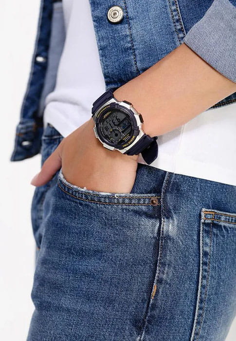 Casio AE-1000W-2A мужские часы застежка крупным планом