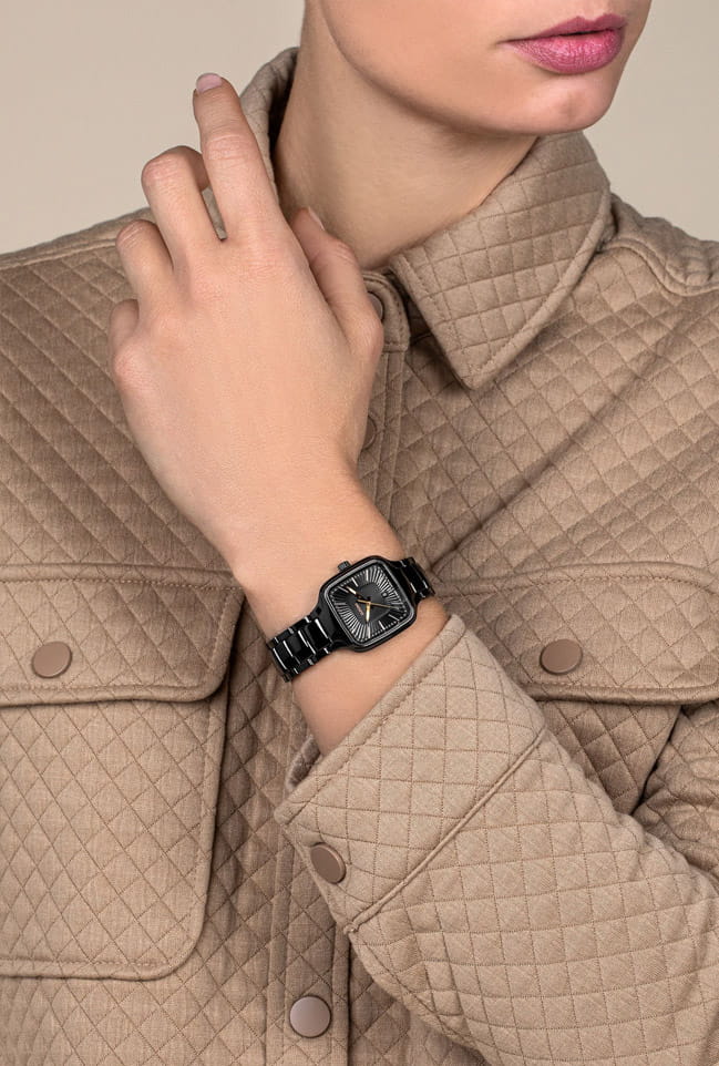 Rado Rado True Square R27080172  — детали корпуса и высокотехнологичная керамика + титан