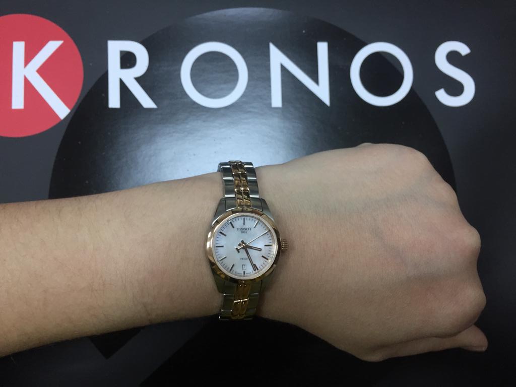 Tissot T1010102211101 женские часы застежка крупным планом