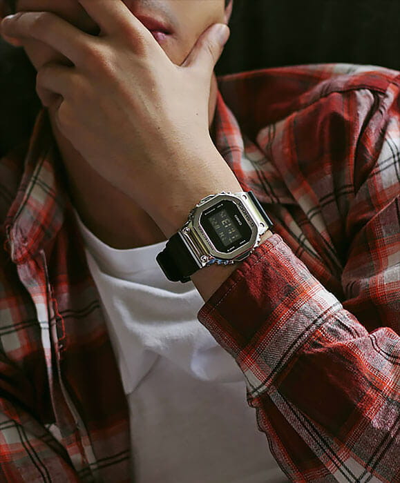 Casio Casio G-Shock GM-5600-1 GM, наручные мужские часы фото под углом