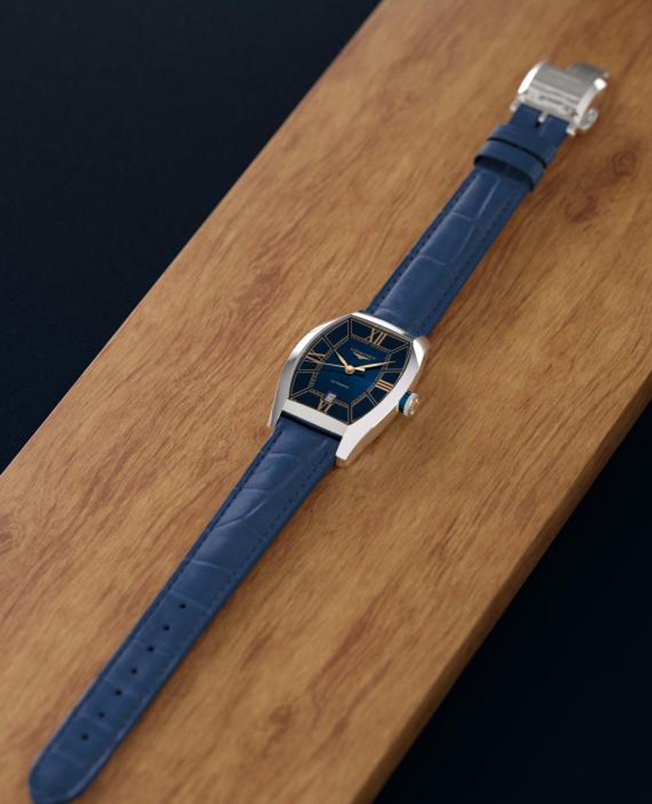 Longines L21424962 женские часы застежка крупным планом