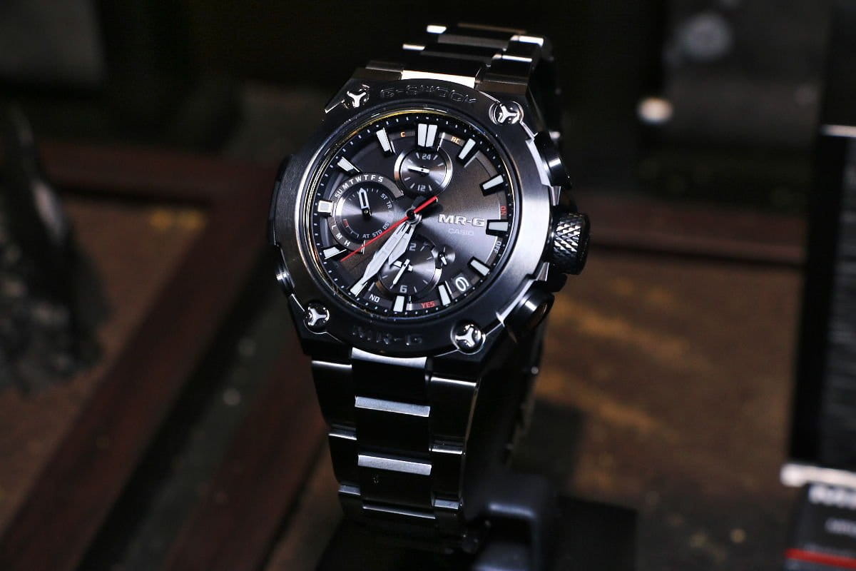 Casio Casio G-Shock MRG-B1000B-1A, g-shock япония мужские часы на браслете 18-каратное желтое золото боковой вид